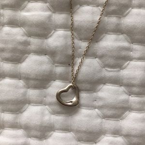 Classic Tiffany’s leaning heart necklace